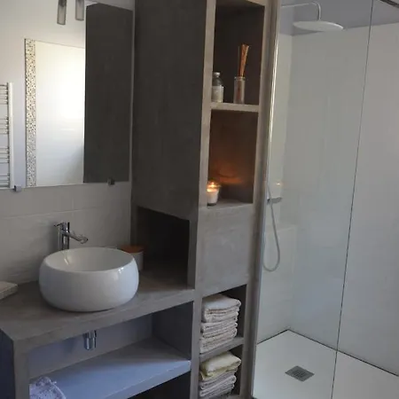 Bed & Breakfast A L'ombre Du Palmier Aubais