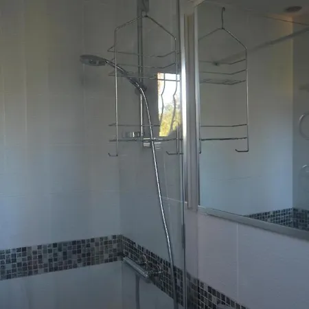 Bed & Breakfast A L'ombre Du Palmier Aubais
