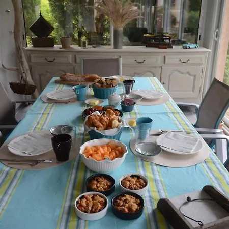 Bed & Breakfast A L'ombre Du Palmier Aubais