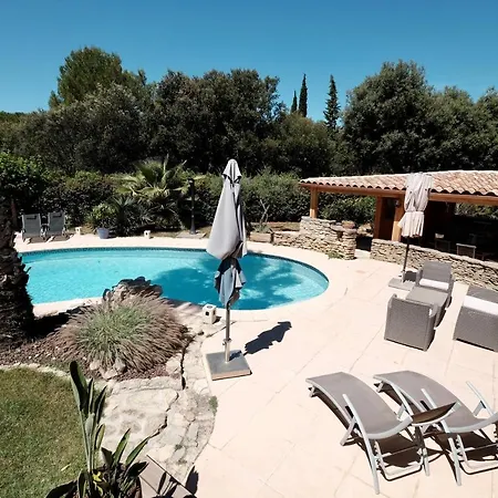Bed & Breakfast A L'ombre Du Palmier Aubais